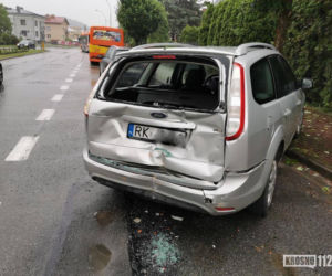 Krosno. Miejski autobus wpadł na inny samochód! Kierowca był pijany
