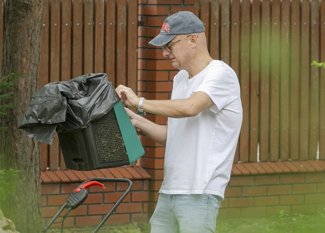 Michał Kamiński walczył z kosiarkami i trawą