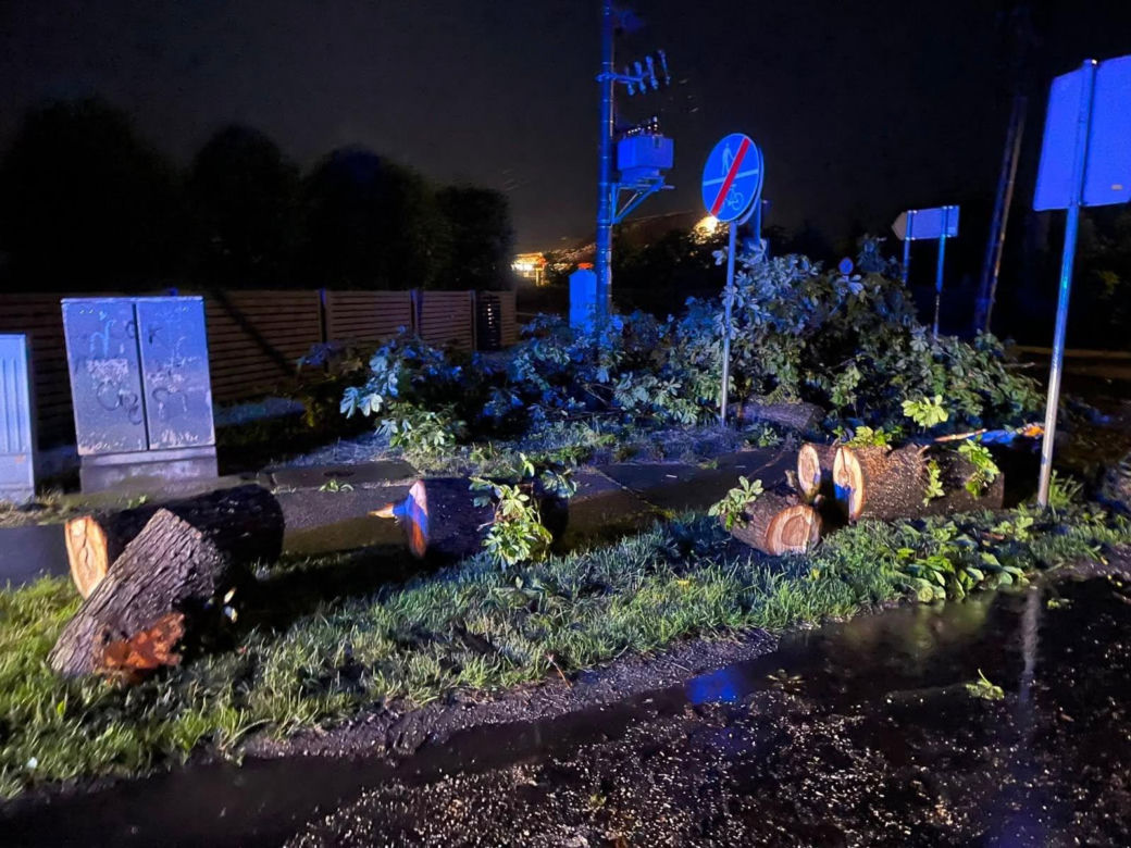 Blisko 300 interwencji strażaków po nocnych burzach. Dolny Śląsk walczy ze skutkami nawałnic