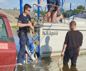 Akcja ratunkowa na Wiśle w Toruniu. Wodniacy ocalili załogę jachtu!