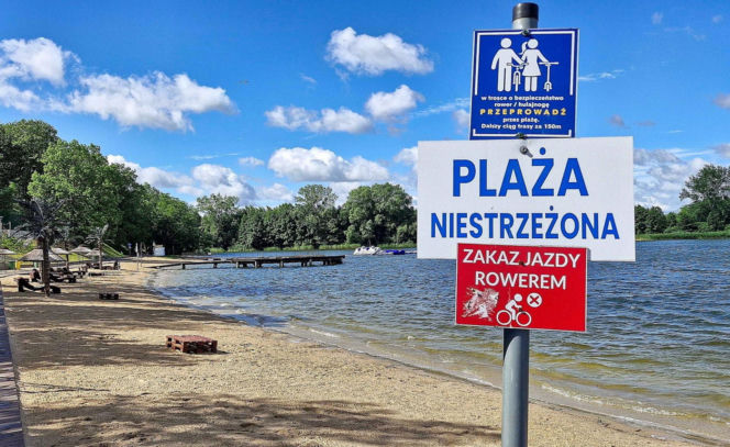 Biała trumna i białe kwiaty - tak Wąbrzeźno żegnało Wioletę, która utonęła w jeziorze