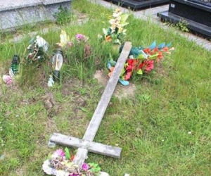 Zniszczony cmentarz w Tarnowie