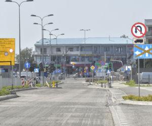 Asfalt się kruszy, bo kierowcy hamują. Remont Łodygowej
