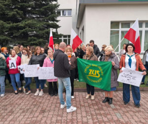 Protest pracowników ZUS-u w Starachowicach