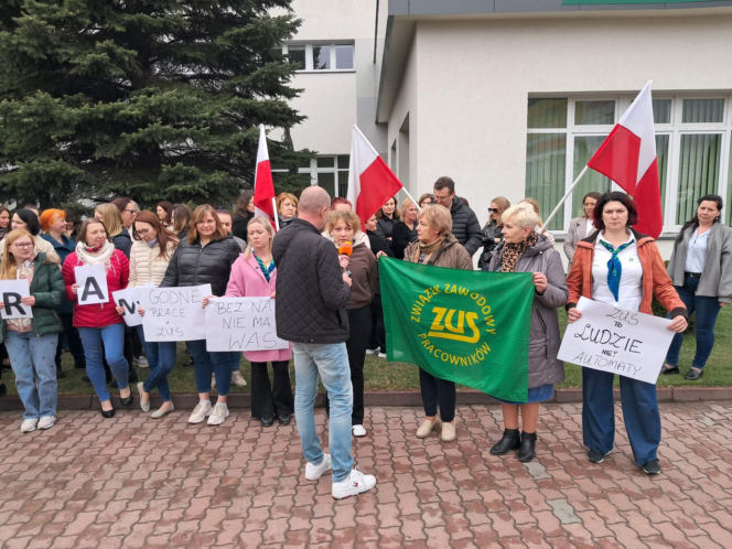 Protest pracowników ZUS-u w Starachowicach
