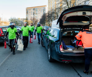 Koronawirus w Trójmieście. Jeżdżą na motorach i pomagają seniorom