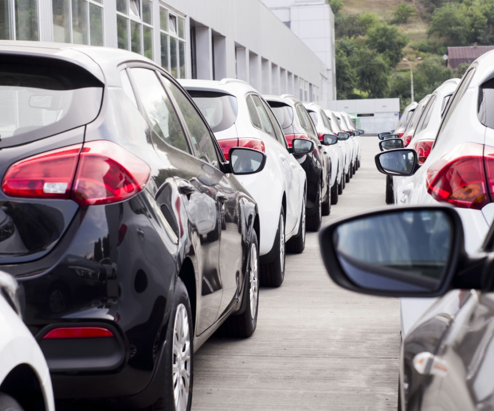 parking, nowe samochody