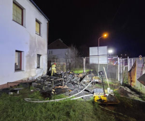 Mężczyzna spłonął żywcem w przyczepie. Oleśnicę nawiedziły trzy pożary jednej nocy