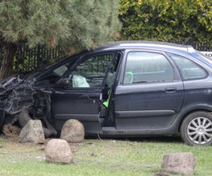 Kompletnie pijany rozbił się citroenem