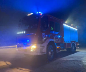 Nocny pożar na bydgoskim wysypisku śmierci. Na miejscu kilka zastępów straży pożarnej