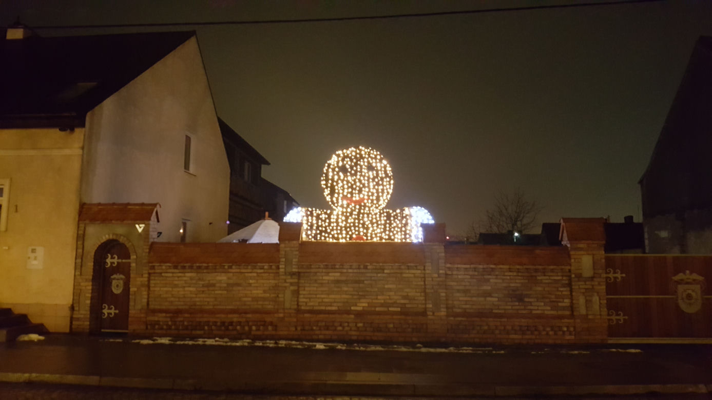 Domy i balkony w Bydgoszczy oświetlone i przystrojone