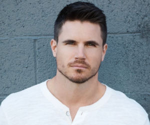 Robbie Amell