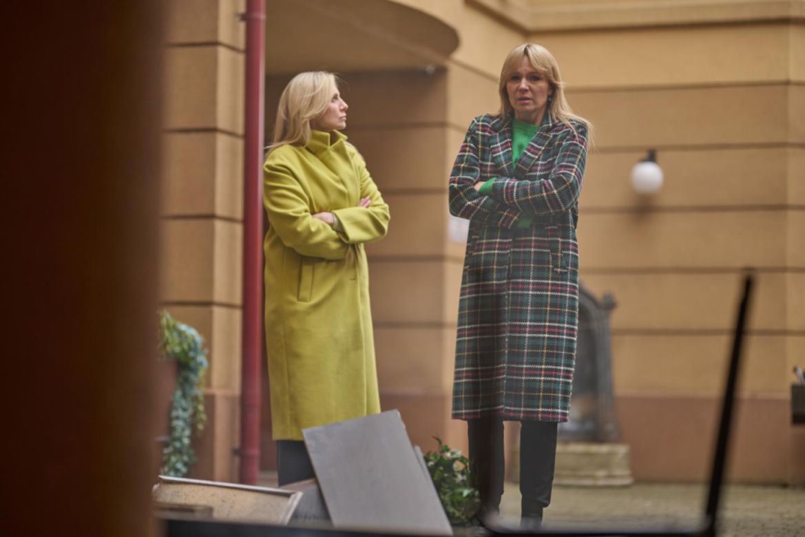 Na Wspólnej, odc 4076. Monika (Sylwia Gliwa), Żaneta (Anna Guzik)