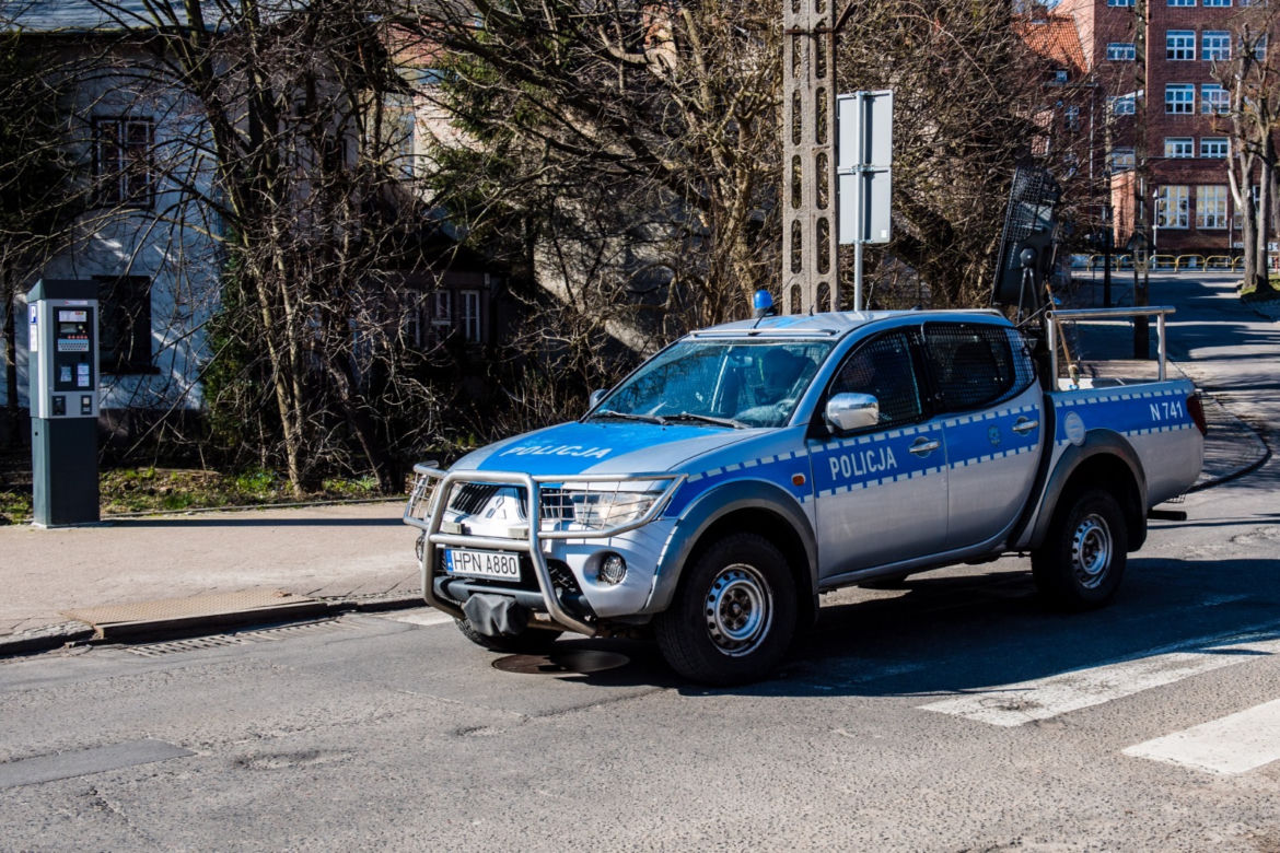 Koronawirus w Trójmieście. Zostań w domu - apeluje policja przez megafony i drony [ZDJĘCIA]