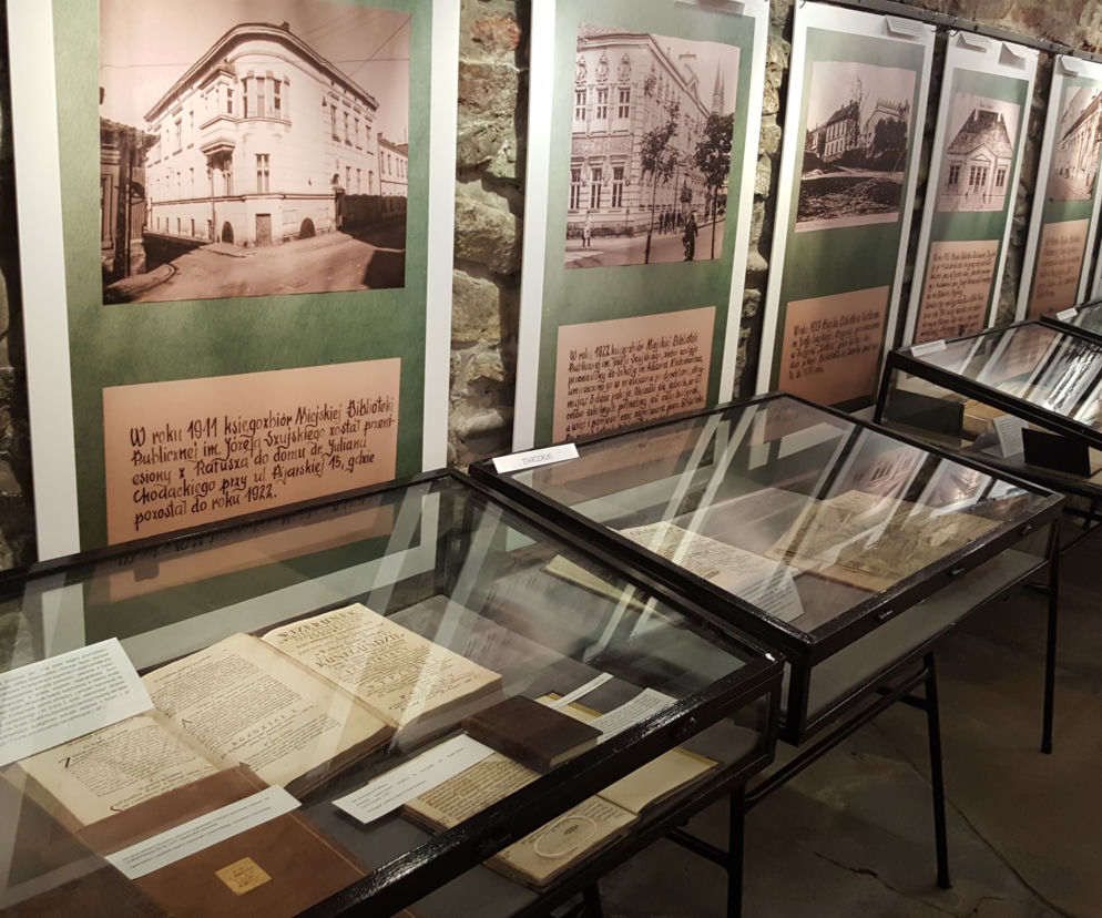 Wystawa z okazji 130-lcia Sądeckiej Biblioteki Publicznej