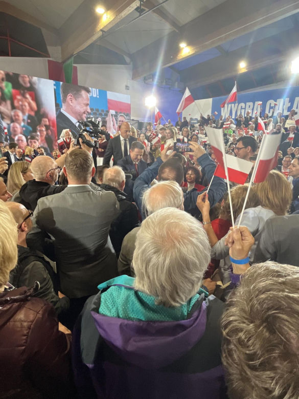 Trzaskowski cały w emocjach! Co za przemówienie! Tłum oszalał