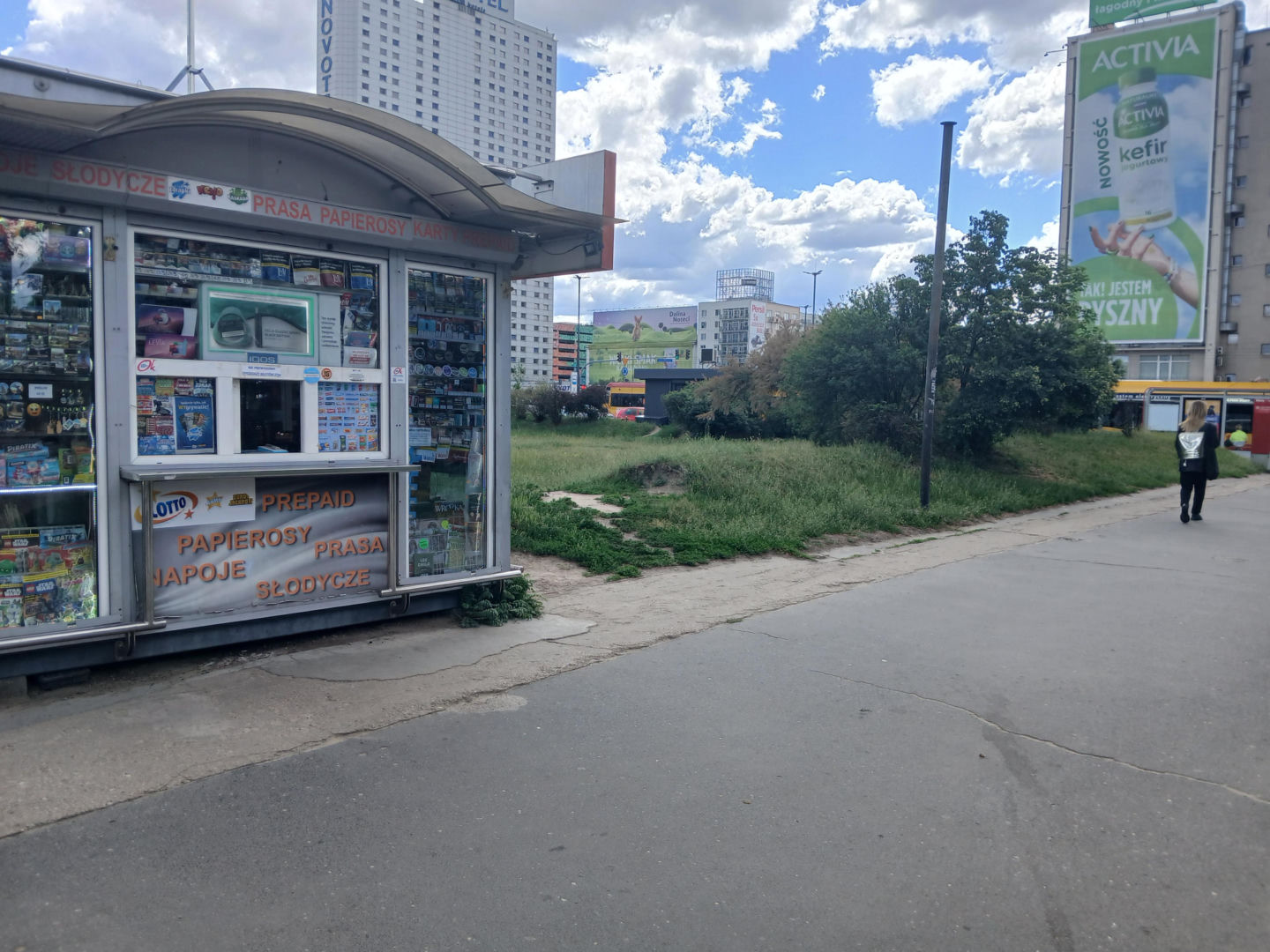 Chodnik łączący Dworzec Centralny i metro Centrum w Warszawie