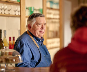 Na Wspólnej, odcinek 4171: Kariera Mariusza wisi na włosku. Mężczyzna ucieka w alkohol i odsuwa się od Oli