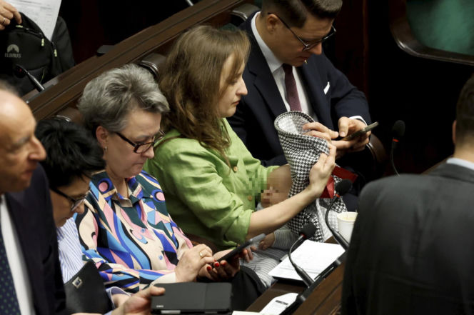 Bosakowie przyszli do Sejmu ze Stefankiem