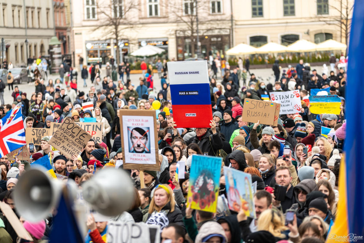 Protesty na Rynku Głównym w Krakowie