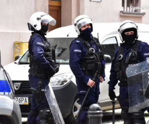 Katowice: Policjanci wśród nacjonalistów. Tajemnicza akcja służb na marszu! 