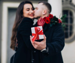 Co podarować ukochanej osobie na Walentynki? Niebenalne prezenty dla niej i dla niego