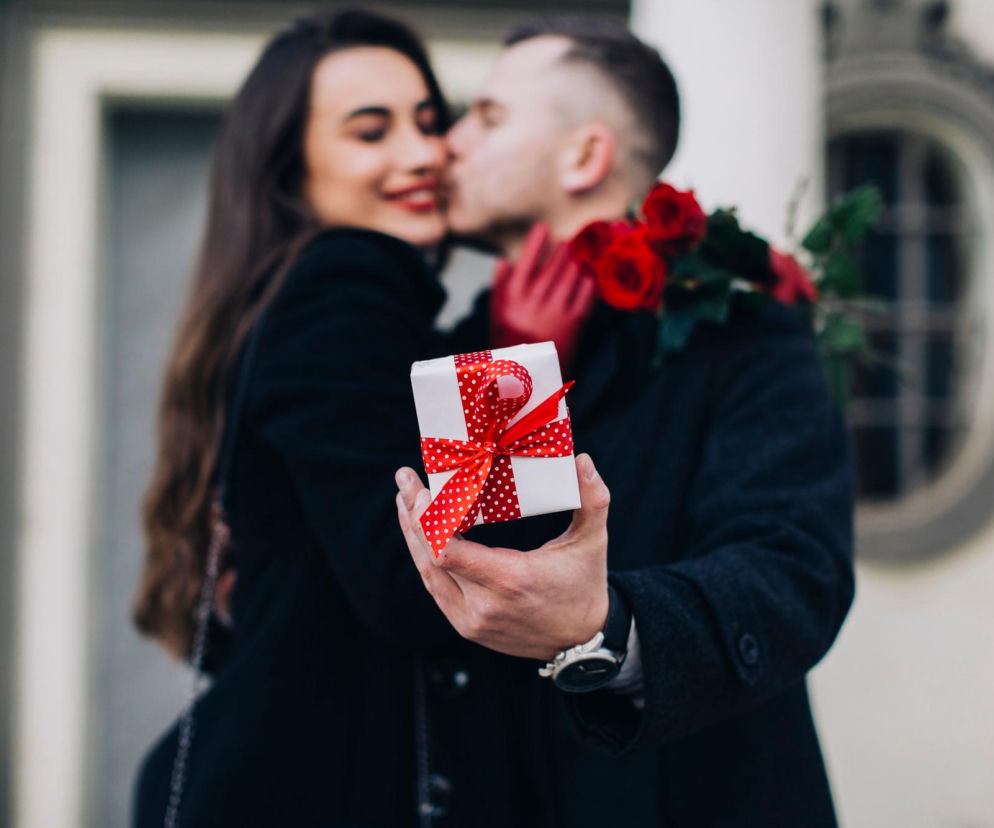 Co podarować ukochanej osobie na Walentynki? Niebenalne prezenty dla niej i dla niego