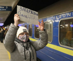 Warszawa: Przyjazd pociągu z uchodźcami z Ukrainy