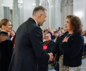 Czarna suknia z prześwitami pierwszej damy rozpaliła Pałac Prezydencki