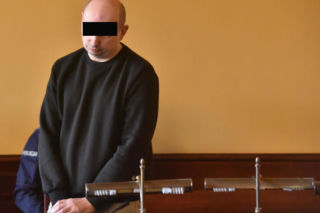 „Pan Frytka” i jego kolega stanęli przed sądem za brutalny gwałt w Toruniu