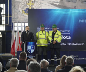 Palenie blach pod przyszłego ORP Huragan