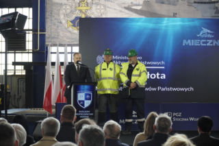 Palenie blach pod przyszłego ORP Huragan