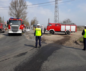 Chwile grozy w powiecie radziejowskim. Łatwopalna substancja na drodze!