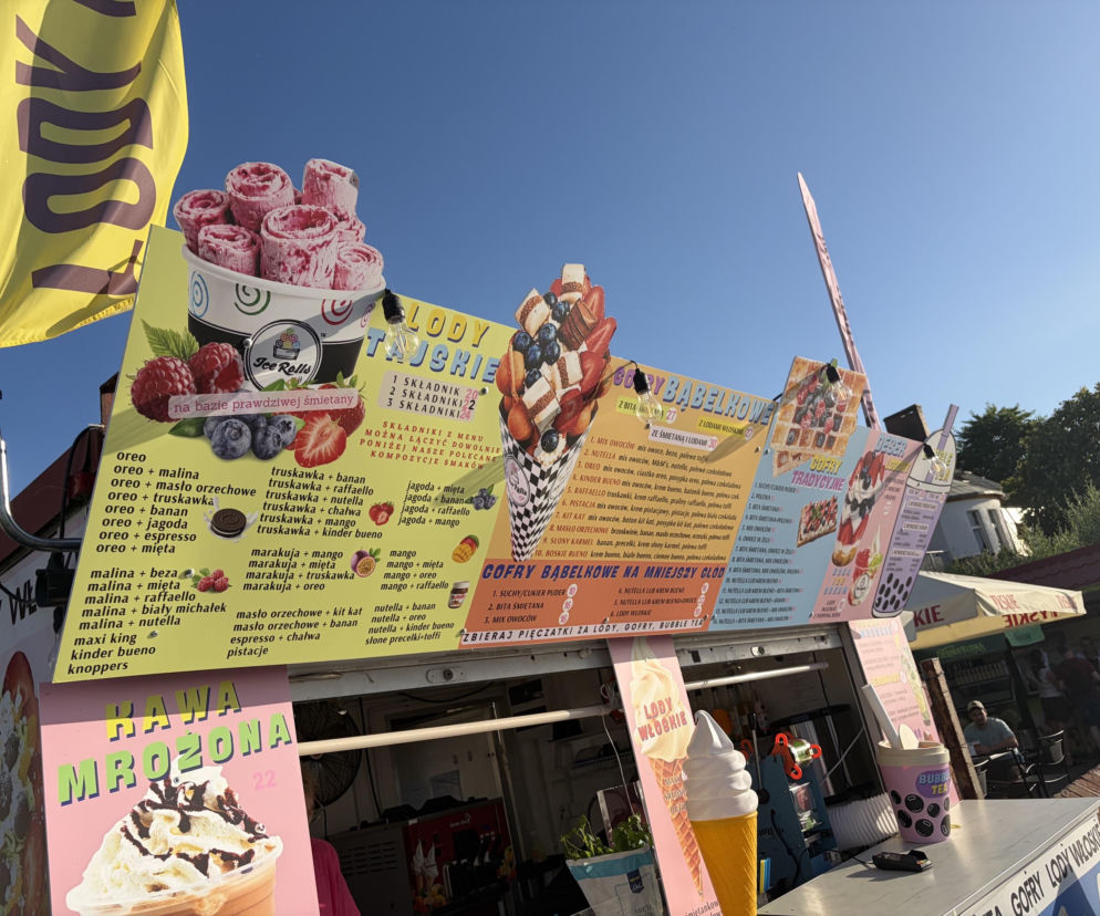 Menu z cenami gofrów i lodów w Sarbinowie. O kosztach wakacyjnych przekąsek przeczytasz na SE.