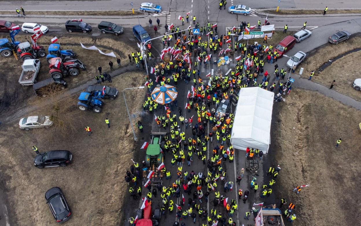 Strajk rolników. Ciągniki blokują drogi w całej Polsce. Gigantyczne utrudnienia