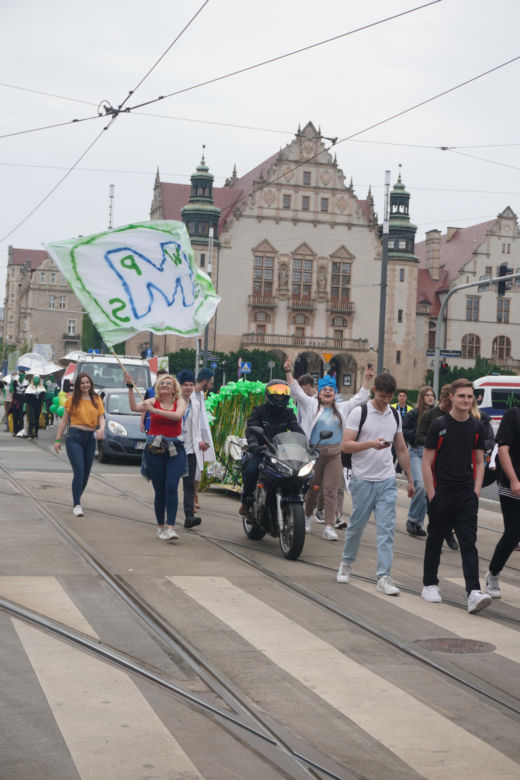 Studenci przejęli Poznań. Zobaczcie jak wyglądał Pochód Juwenaliowy 2024!