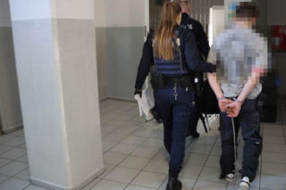 Dramatyczne sceny w sklepie na osiedlu. 27-latek wpadł w szał po rozpoznaniu