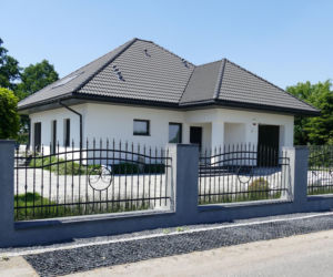 Zatłukli biznesmena trzonkami siekier. Jeden z morderców wciąż na wolności