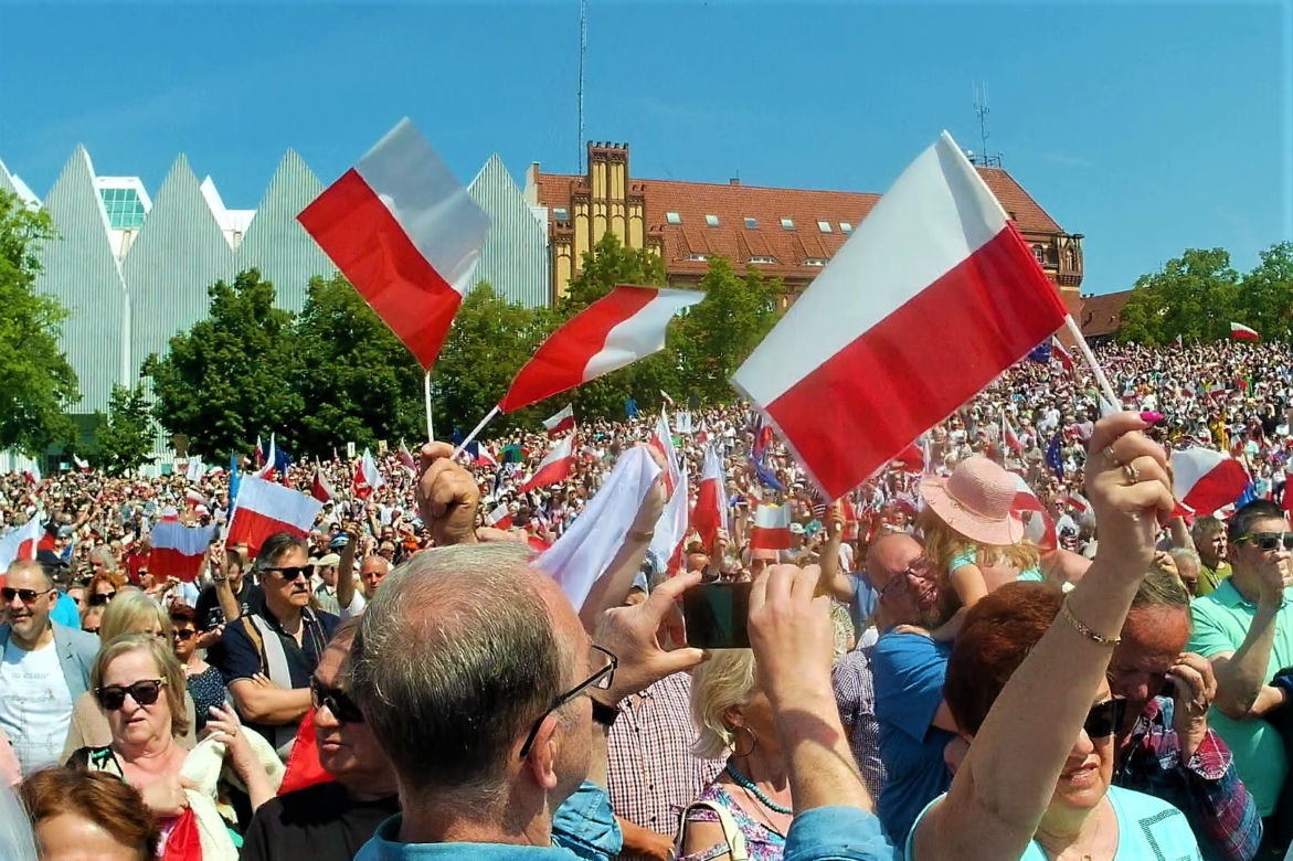 Manifestacja 4 czerwca na placu Solidarności w Szczecinie