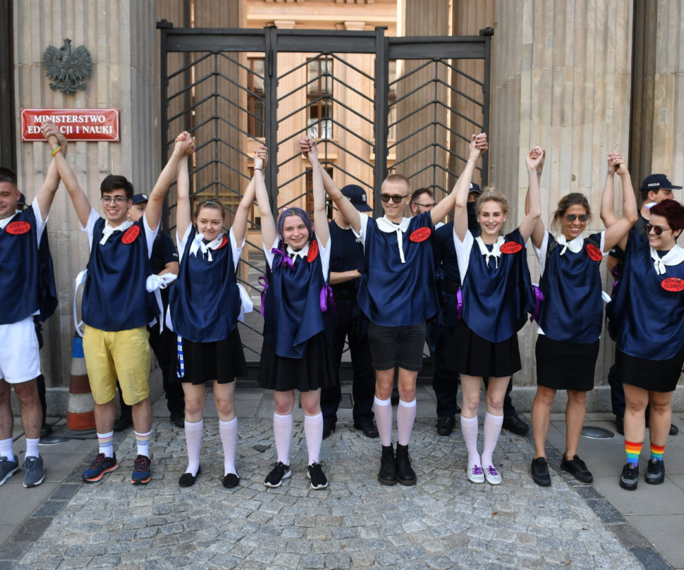 Gruntujemy Cnoty Niewieście: Ogólnopolski Strajk Kobiet 19.07.2021