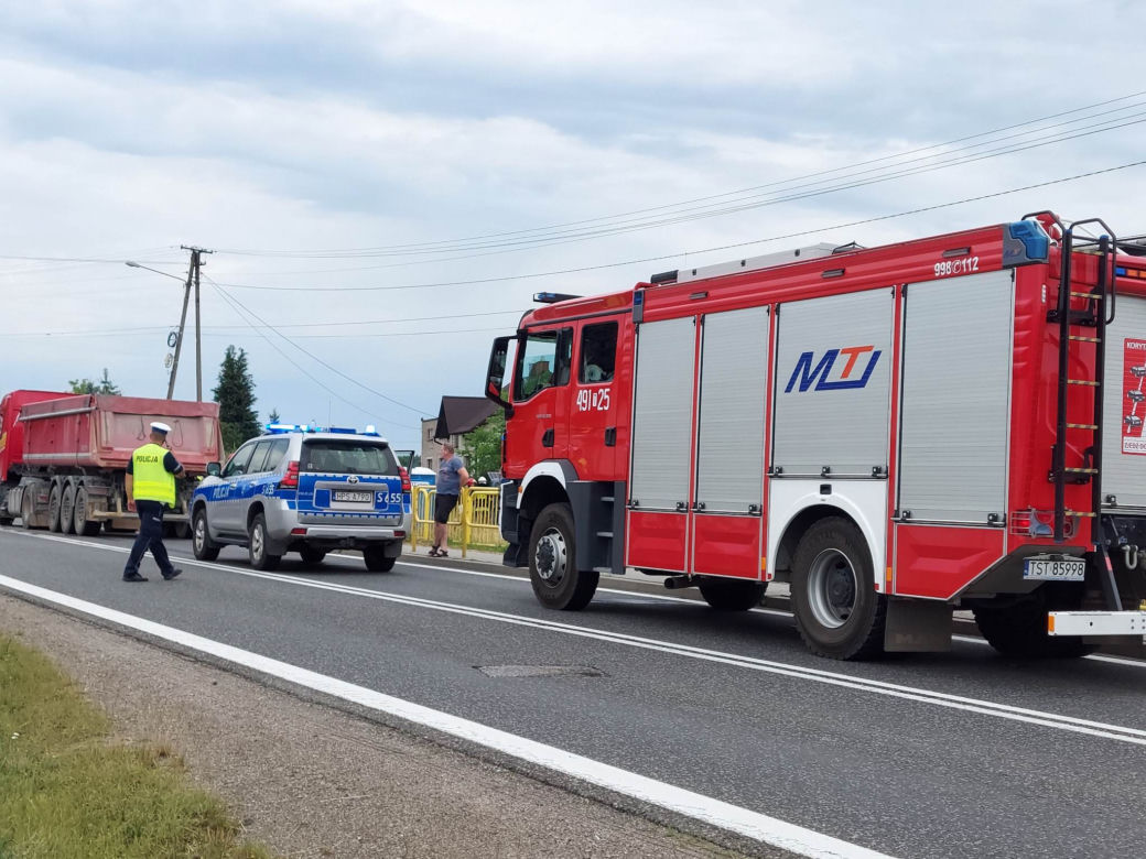 Wypadek W Lubieni. Ciężarówka zderzyła się z osobówką