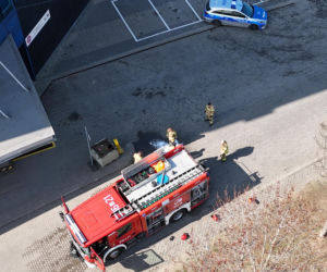 Dym nad centrum handlowym w Warszawie