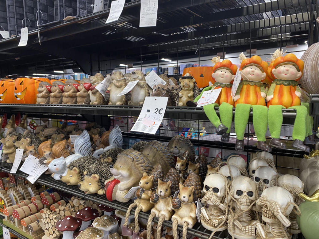 Ozdoby jesienne i na Halloween w sklepach już w lipcu 2024 r.