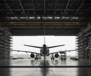 Ryanair stawia na Wrocław. Ile zarobi mechanik bez doświadczenia?