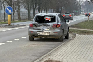 Pijany motocyklista wbił się w tył skody