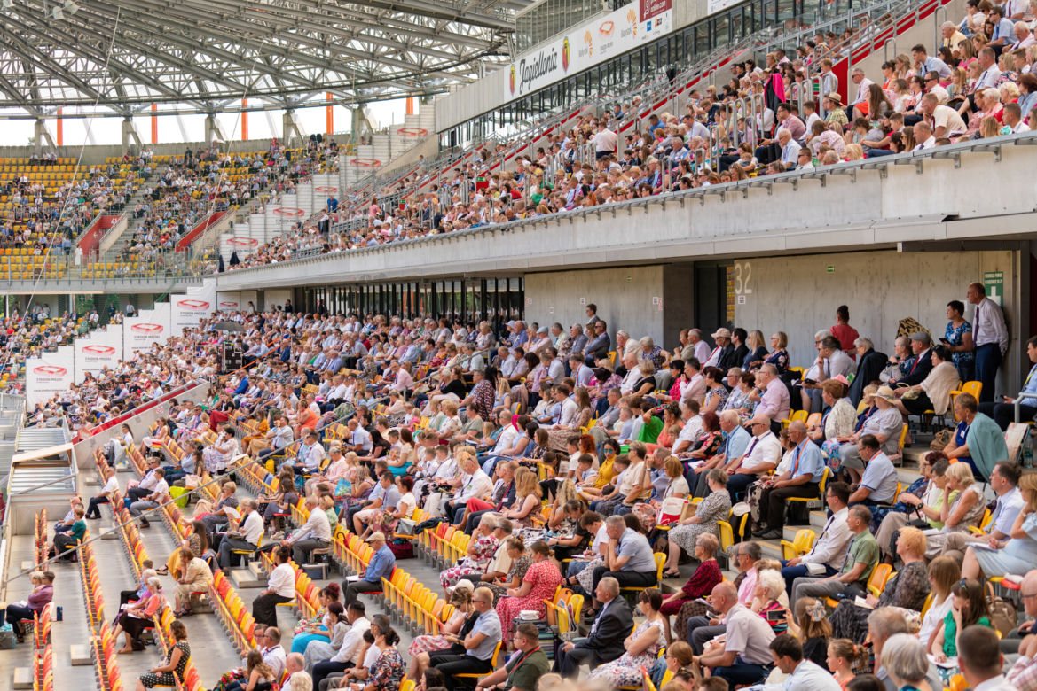 Białystok. Kongres Świadków Jehowy zgromadził tłumy na Stadionie Miejskim
