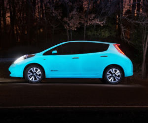  świecący Nissan Leaf