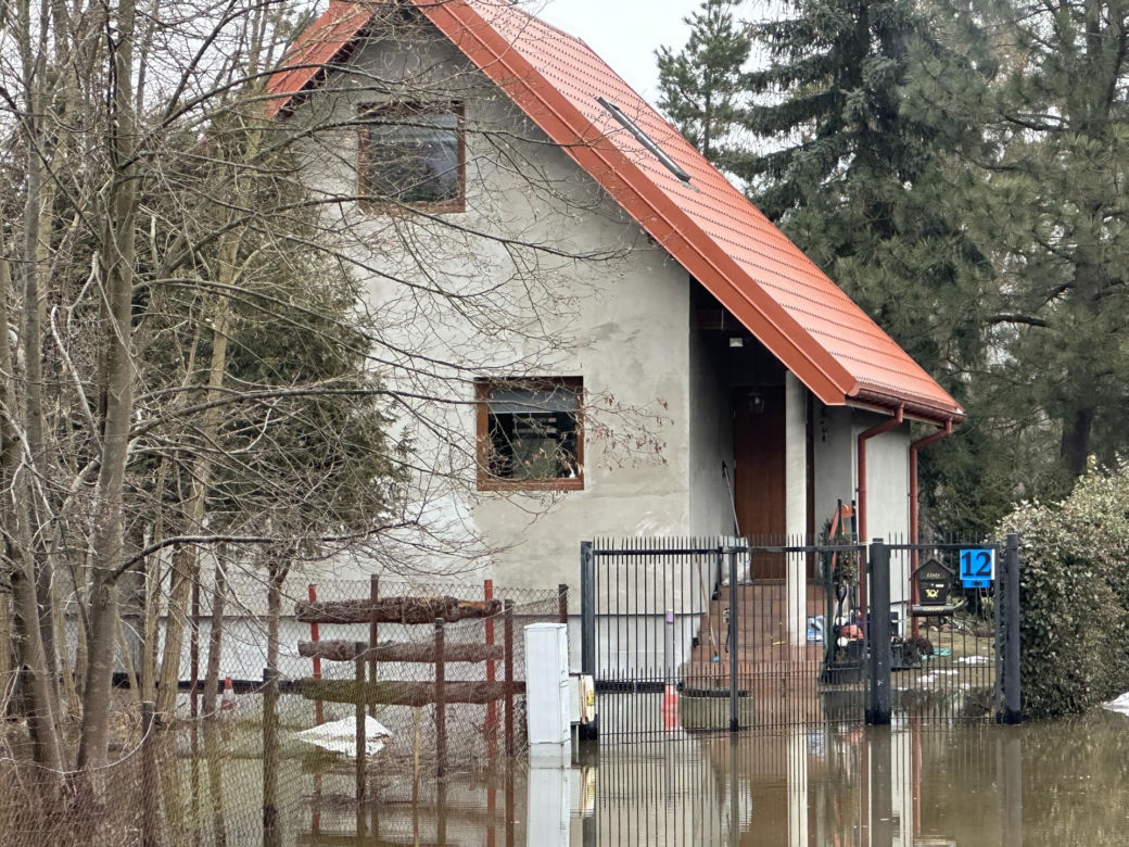 Wojsko wkroczyło do akcji. Walka z powodzią pod Wyszkowem