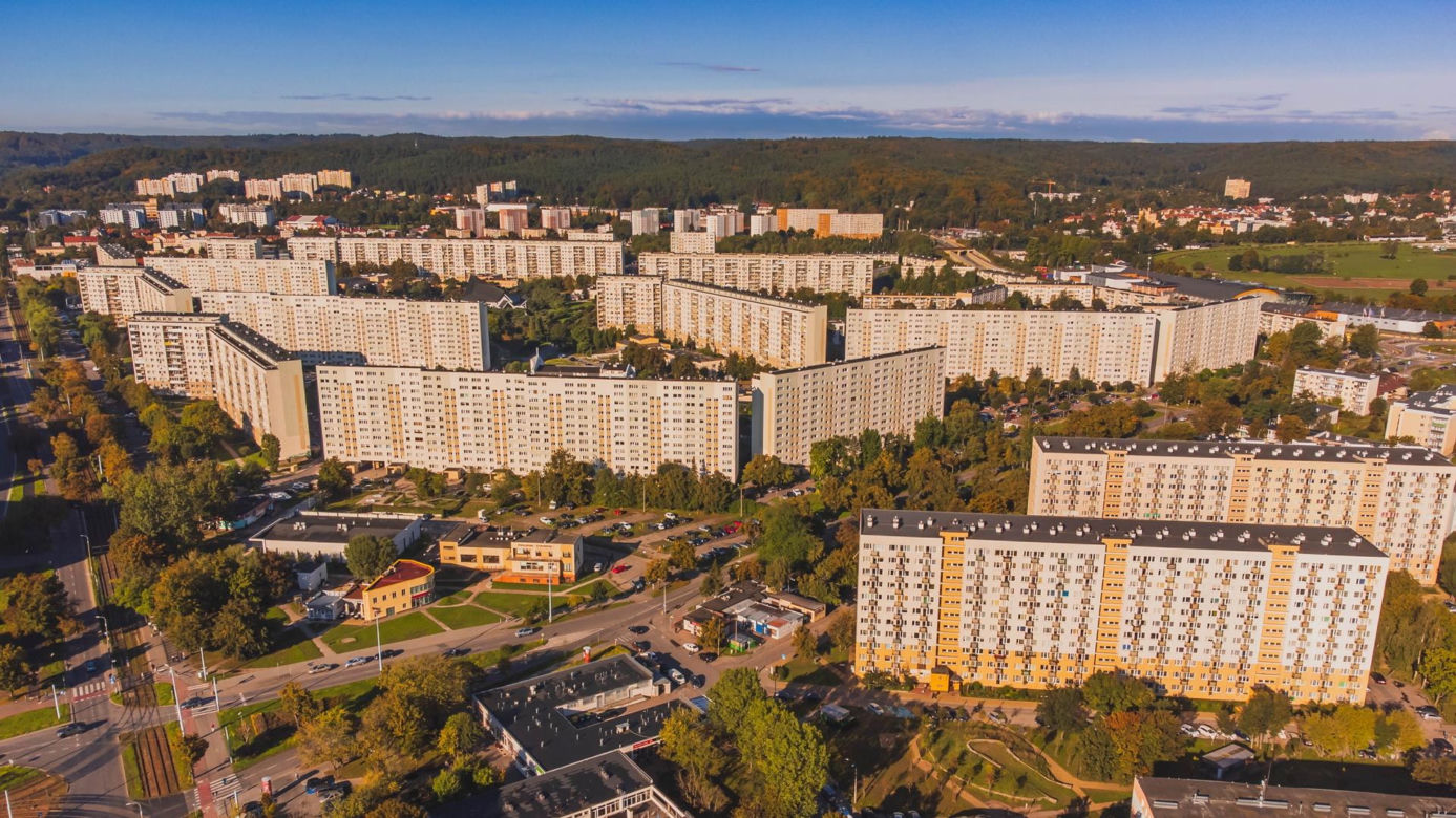 Ta architektura PRL zniknęła z krajobrazu Polski. Kolorowe bloki to dziś rzadkość [ZDJĘCIA]