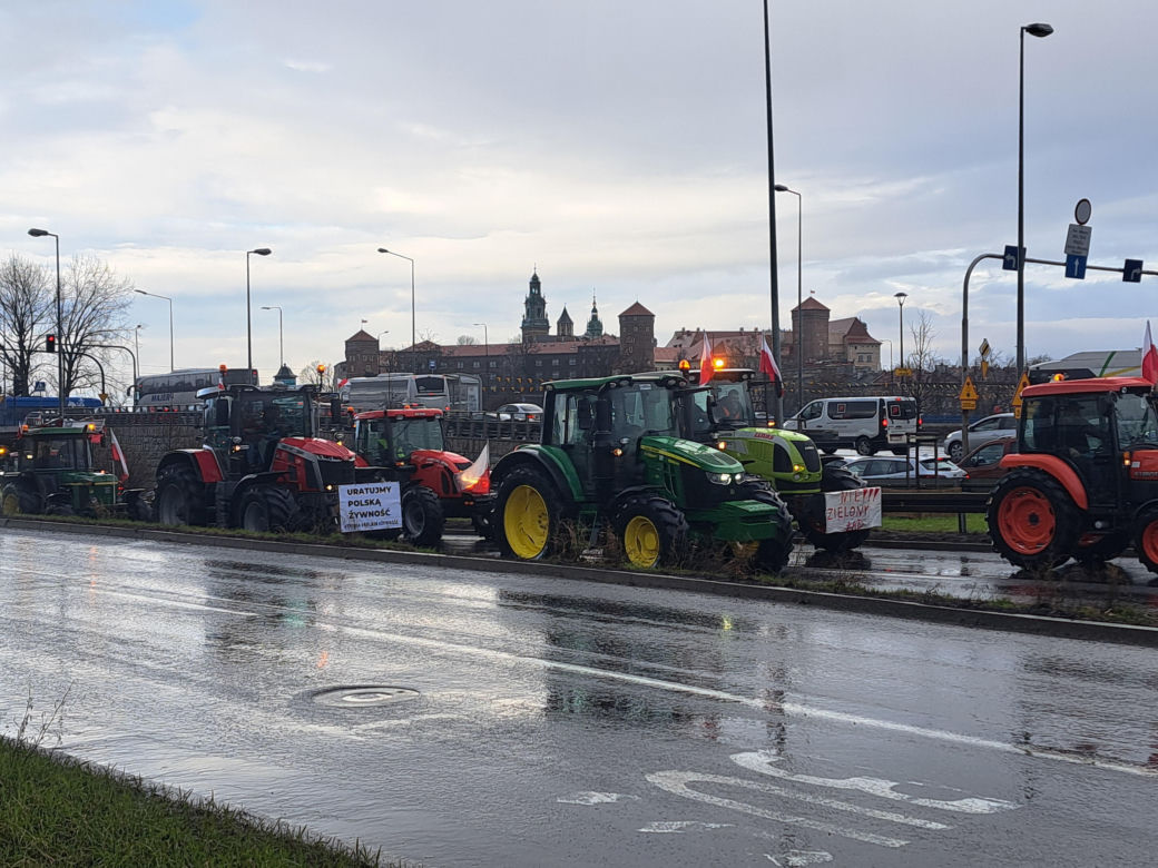 Strajk rolników w Krakowie. Kolumna liczyła ponad 400 maszyn